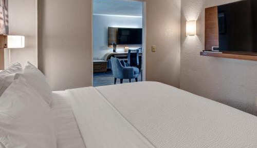 One-Bedroom Junior Suite