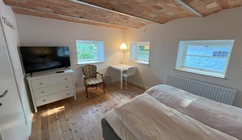 Standard Double Room with Shared Bathroom