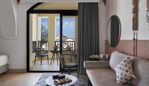 Guest Room - King Bed