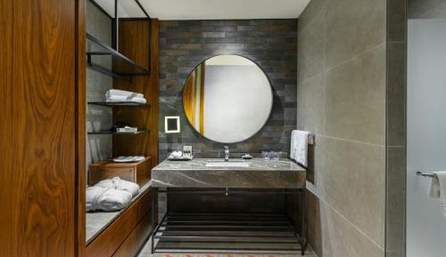 Deluxe Room with  King Size Bed, Forest View