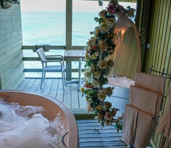 Suite with Hot Tub