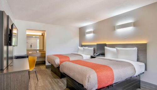 Deluxe Queen Room with Two Queen Beds - Non-Smoking