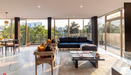 Two-Bedroom Deluxe Apartment with Balcony