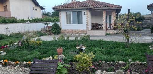Apartment with Garden View