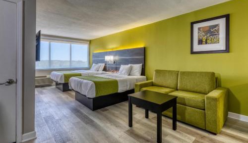 Deluxe Queen Suite