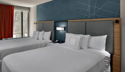 Suite, 2 Queen, Trundle bed