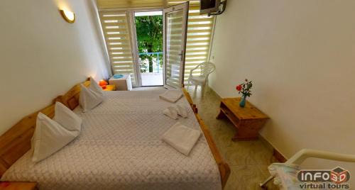 Double or Twin Room with Bathroom