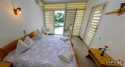 Double or Twin Room with Bathroom
