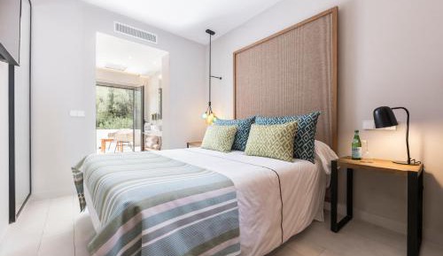 Double or Twin Room with Mountain View