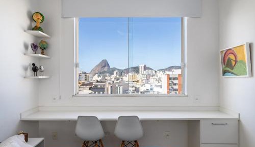 Apartment with Mountain View
