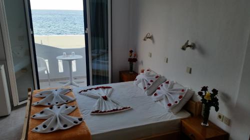 Double or Twin Room with Sea View