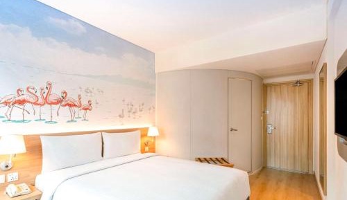 Standard Room with 1 Queen Bed