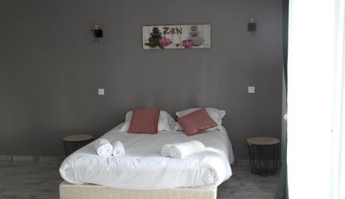Quadruple Room with Private Bathroom