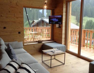 Three-Bedroom Apartment with Shower