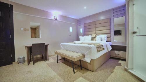 Deluxe Queen Room