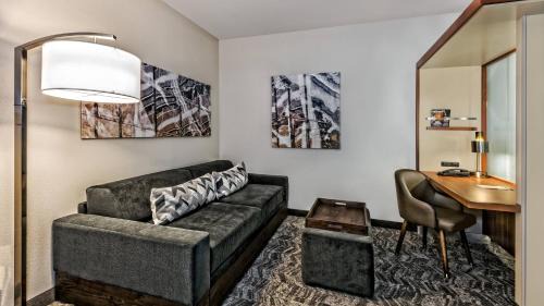 King Studio with Sofa Bed