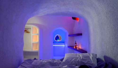 Cave Suite Indoor Hot Tub (Caldera Sea & Sunset View)