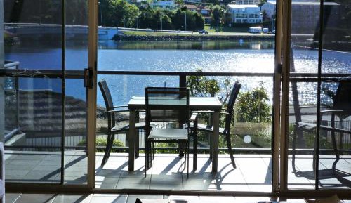 One-Bedroom Apartment with Lake View