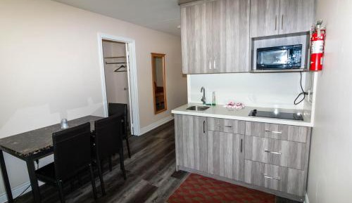 One Bedroom Suite with Kithenette - Non-Smoking
