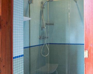 Budget Single Room with Shared Bathroom