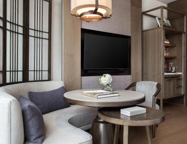 Deluxe King Room with City View