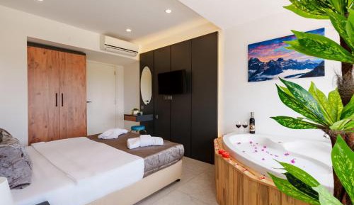 Queen Suite with Spa Bath