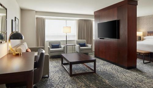 Deluxe King Room with City View