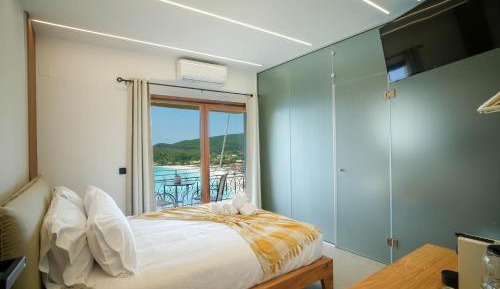 Double Room with Balcony and Sea View