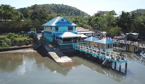 Bungalow - Water Front 