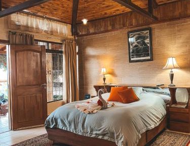 Deluxe Queen Suite