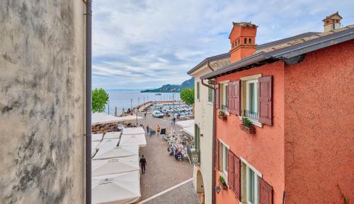 Deluxe Double Room with Balcony and Sea View