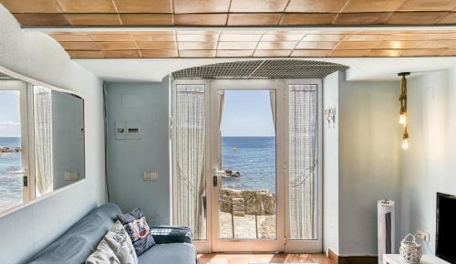 Superior One-Bedroom Apartment