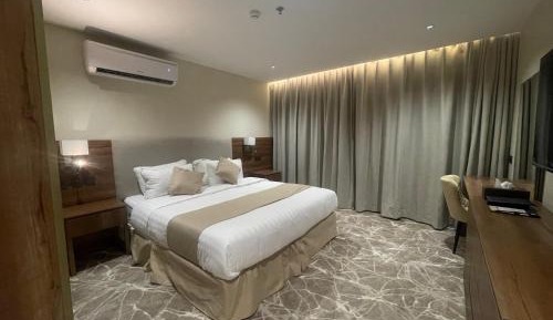 Deluxe King Suite