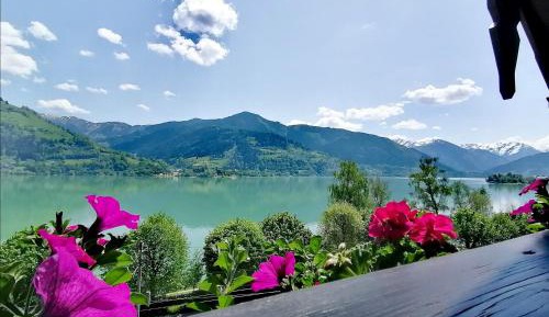 Apartment with Lake View