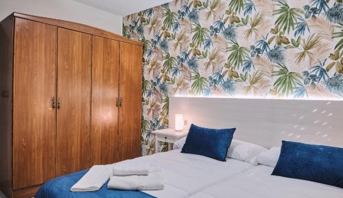 Twin Room with Shared Bathroom