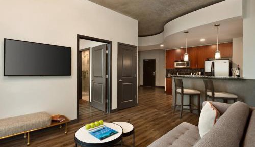 One-Bedroom King Suite