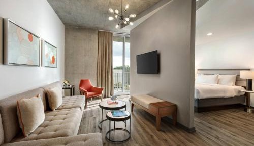 One-Bedroom King Suite with Balcony