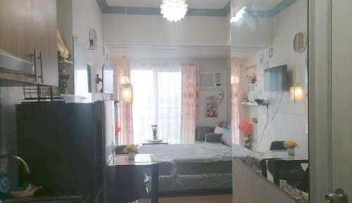 Studio with Mountain View