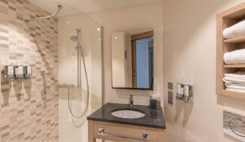 Corner Queen Room