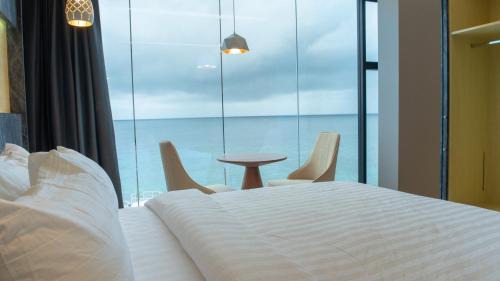 Panoramic Sea View Penthouse with Free 30-Minute Spa, Room Upgrade and Guided Snorkeling Trip Aug & Sep 26 Stays