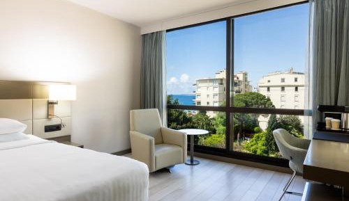 Deluxe King Room with Partial Sea View