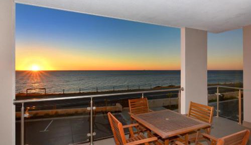 1 Bed Courtyard/Balcony Room