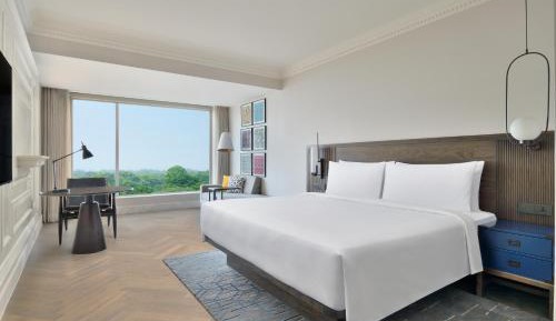 Deluxe Guest room, 1 King, 20 discount on Spa, 15% discount on F&B