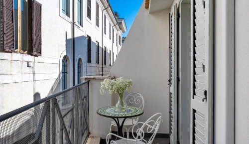 Large Studio with Kitchenette and Balcony