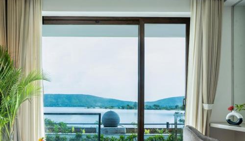 Lakefront Rooms with Private Garden