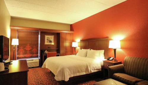 King Room with Sofa Bed and Study - Non-Smoking