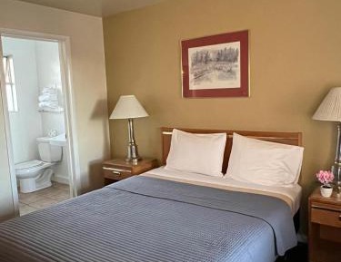 Standard Queen Room