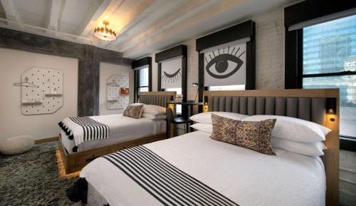 Studio with Two Queen Beds and Mobility Accessible Tub