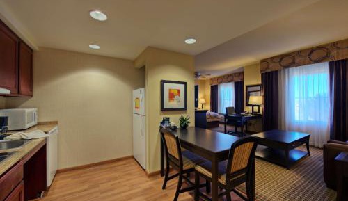 One-Bedroom King Suite - Non-Smoking