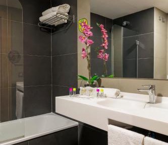 Twin Room with Partial Sea View